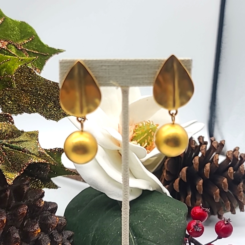 Circa 1980's-90's Givenchy Bushed Gold Clip-on Earrings- Leaves With Dangles 👑 - Picture 3 of 10